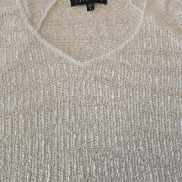 Lightweight White Sweater with Textured Design - Picture 6 of 7